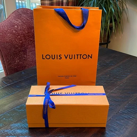 Louis Vuitton Box, Shopping Bag & Ribbon, Perfume Box & Holder - Picture 2 of 16